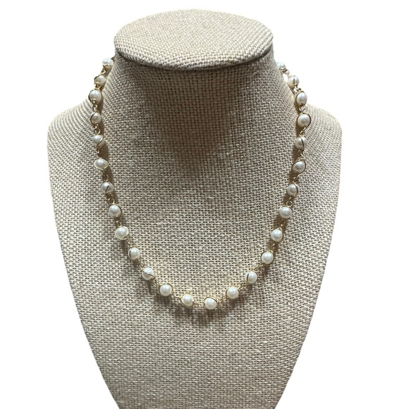 Jewelry - Dainty Gold and Pearl Short Necklace
